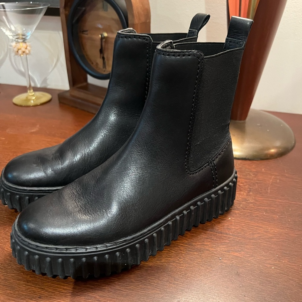 Clarks Torhill Maple Black Leather  Chelsea Boots size 6